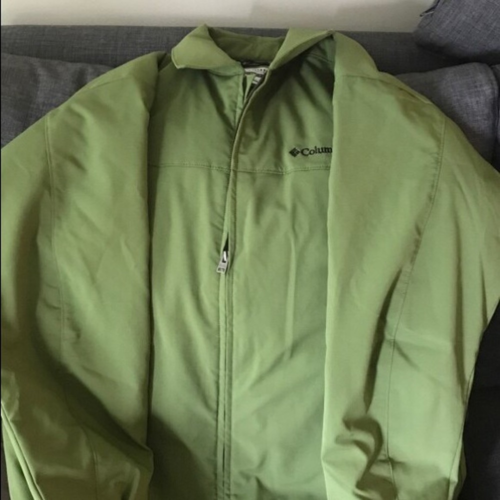 Green men’s Columbia jacket size large